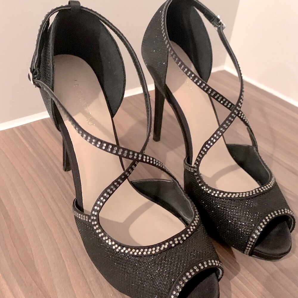 🌸HOST PICK🌸 Le Chateau size 9 strappy dress shoe
